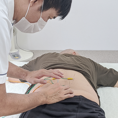 マッサージ・鍼灸を受けられたお客様の写真