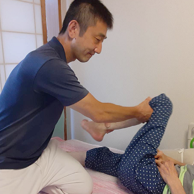 お客様がリハビリを受けている様子