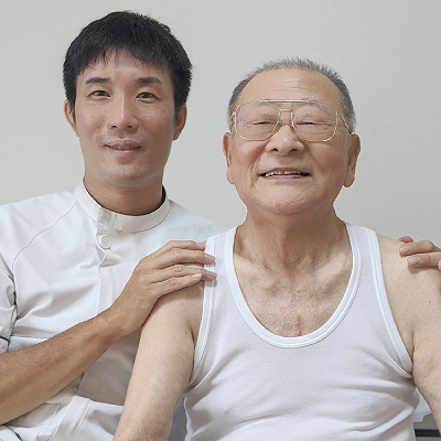 お客様がリハビリを受けている様子